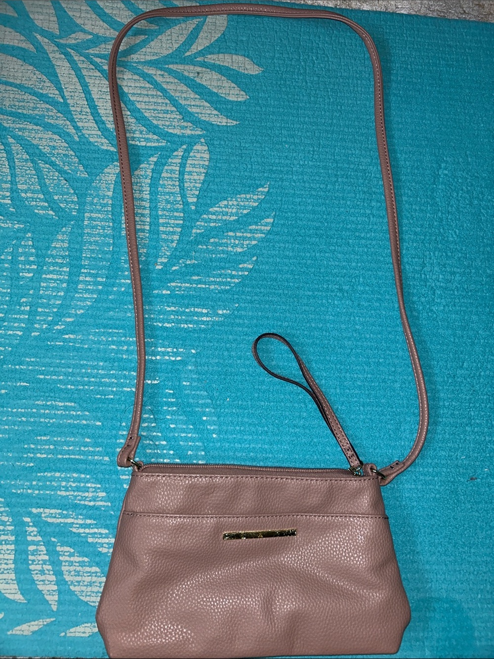 LIZ CLAIBORNE BLUSH COLORED CROSSBODY PURSE. On trend and gorgeous! NWOT